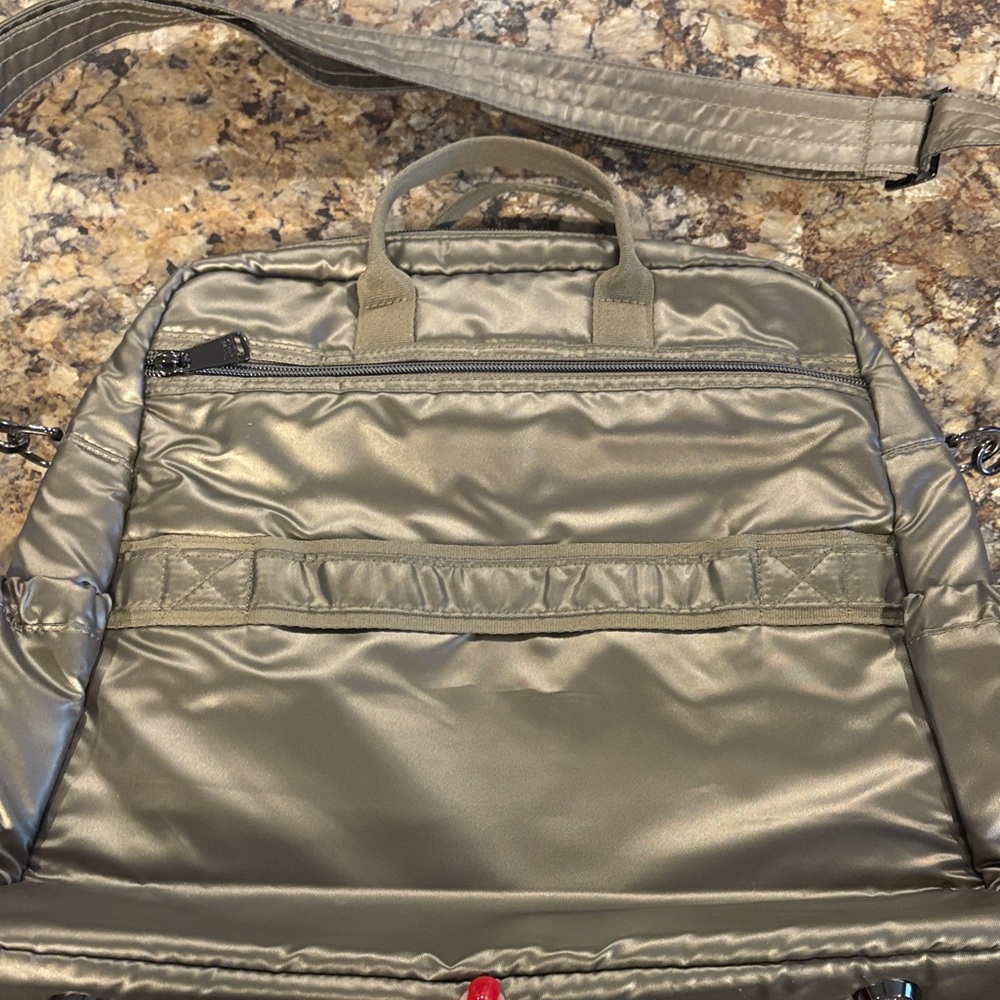 Lug Quilted Backpack - Metallic Silver - Picture 3 of 8